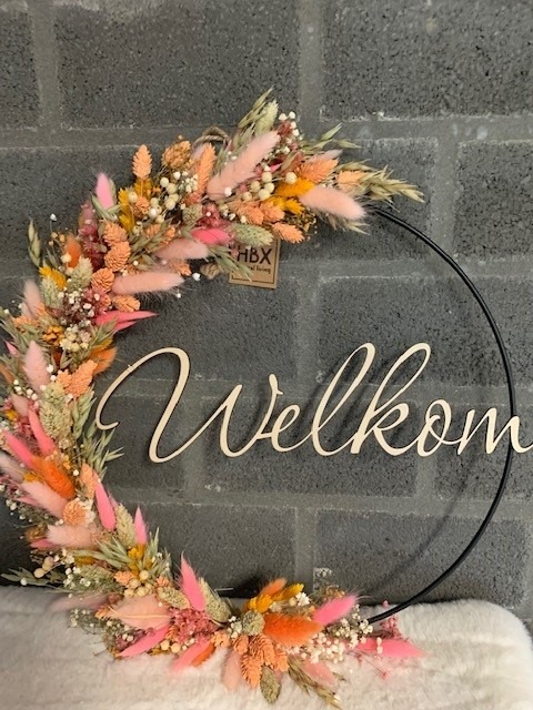 Bloemenhoop zwart met 1 woord om op te hangen