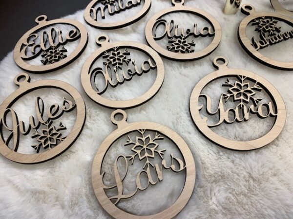 Kerstbal Hout met naam 8 cm
